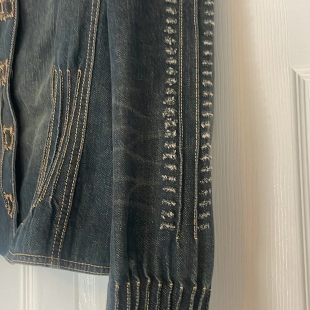 Elie Tahari Distressed  Denim Jacket w Lace Ruffled Collar M - Picture 3 of 9
